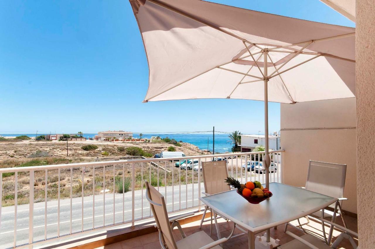 Bungalow Frente Al Mar 托雷维耶哈 外观 照片